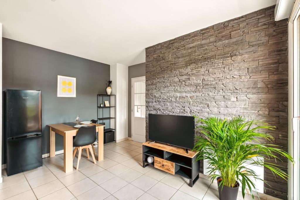 Apartamento T2 Paisible Vaise, Avec Parking Metro Direct Bellecour Lyon Exterior foto